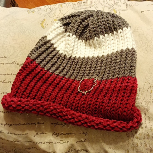 Knit Beanie hat yarn Cloud statement hairclip Charm Accessory gray white - Picture 3 of 3